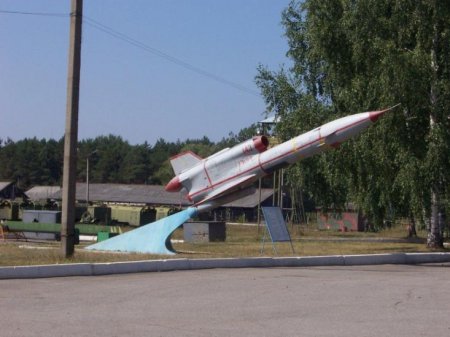 Террористы выдали музейный экспонат за украинскую баллистическую ракету (Видео)