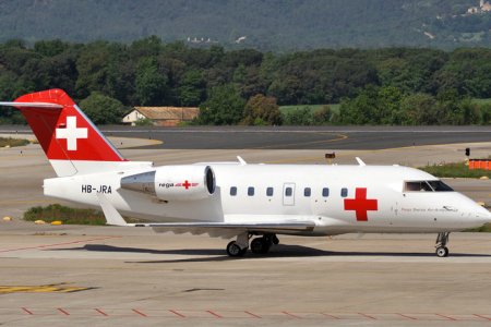 Коломойский покупает самолет для транспортировки раненных 