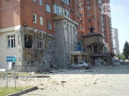 В Донецке в результате попадания снаряда в автопарк уничтожены 3 автобуса