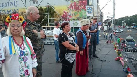 На Майдане возмущены, что новая военная техника ждет парада, а не отправляется в зону АТО
