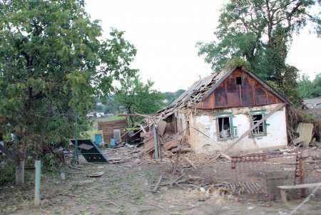 Донецкая Степановка после обстрела российскими "Градами": разрушенные дома, сожженные машины (фото)