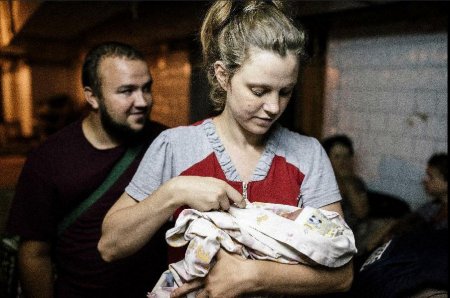 Будни Донецка: Бомбоубежище в родильном доме (фото)