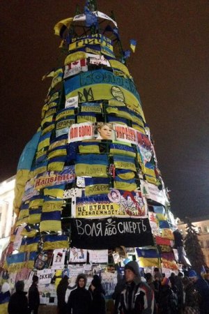 Кличко решил убрать с Майдана "революционную елку"