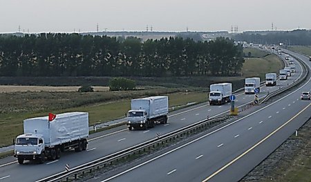 Россия утверждает, что грузовики с гуманитарной помощью были полупустые, чтобы поберечь новые автомобили