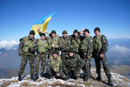 В Украину из Косово вернутся более сотни миротворцев
