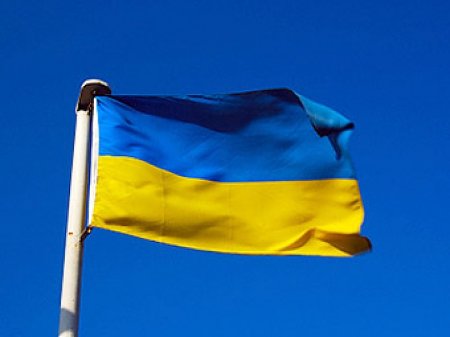 В освобожденном Рубежном подняли восьмиметровый украинский флаг