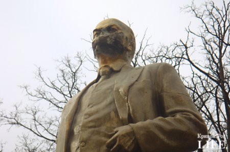 В Новоайдаре Луганской обл. демонтировали памятник Ленину