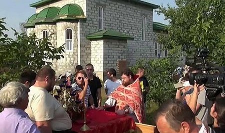 Под Киевом священника обвинили в поддержке террористов и дали неделю уехать из Украины