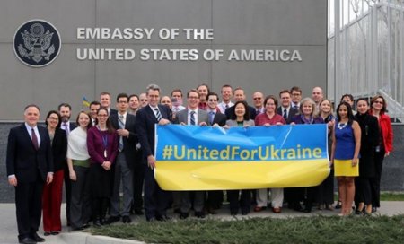 США поздравили Украину с Днем Независимости гимном на 17 языках (ВИДЕО)