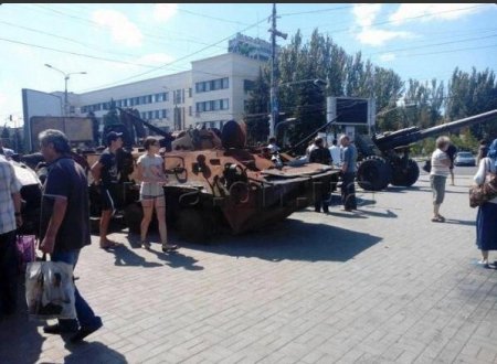 Террористы стягивают в Донецк всю разбитую технику для «парада» (фото)