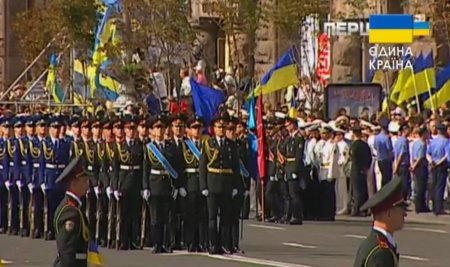В Киеве на Крещатике начинается военный парад