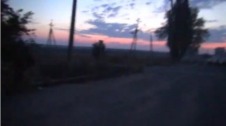 Российская артиллерия обстреливает украинских пограничников под Донецком (Видео) Российская артиллерия обстреливает украинских пограничников под Донецком (Видео)