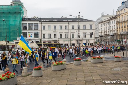 Украинцы, поляки и белорусы вышли на «парад вышиванок» в Варшаве