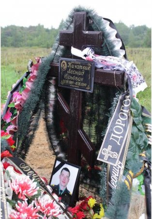 Опубликованы фотографии с места похорон псковских десантников