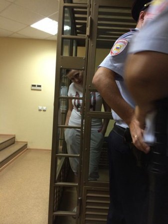 Савченко пришла на суд в футболке с тризубом. ФОТО