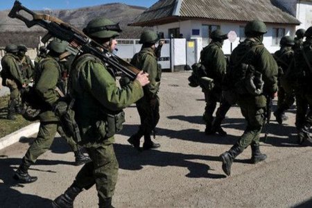 Российские войска обустраивают позиции на севере Крыма - СНБО