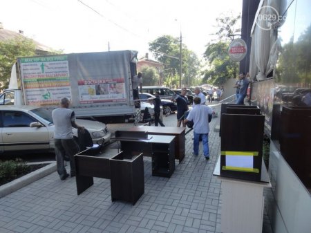 Бизнесмены убегают из Мариуполя. ФОТО