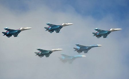 Вблизи водной границы Латвии замечены военные корабли и самолеты РФ