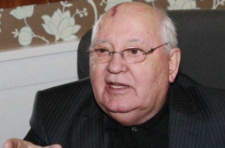 Горбачев одобряет политику Путина