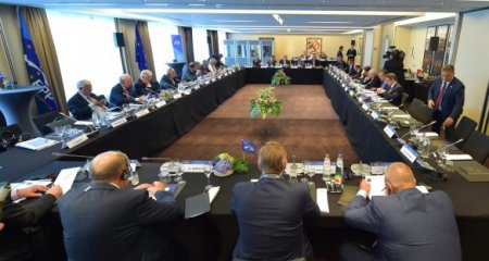 Порошенко на саммите Европейской народной партии призвал к конкретной помощи Украине