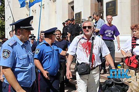 В Херсоне патриоты жестко разогнали митинг сепаратистов, которые пытались раскачать обстановку в городе