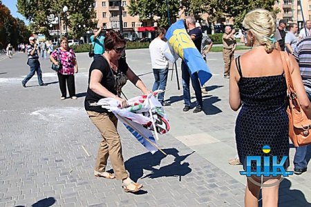 В Херсоне патриоты жестко разогнали митинг сепаратистов, которые пытались раскачать обстановку в городе