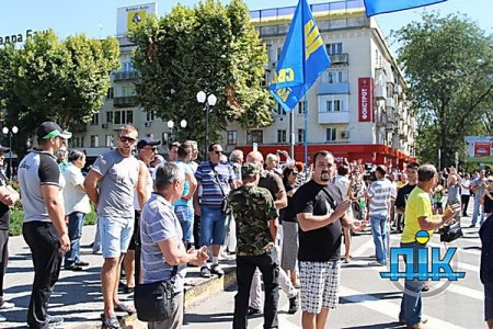 В Херсоне патриоты жестко разогнали митинг сепаратистов, которые пытались раскачать обстановку в городе