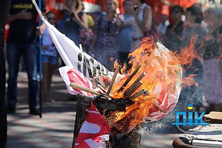 В Херсоне патриоты жестко разогнали митинг сепаратистов, которые пытались раскачать обстановку в городе