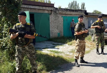 Бойцы батальона "Киев-1" патрулируют Святогорск