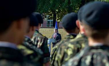 Порошенко анонсировал перевооружение украинской армии