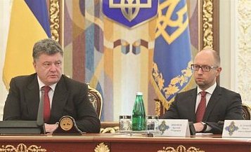 Яценюк поддержал Порошенко: Нужно менять глав оборонных ведомств
