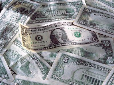 НБУ: Ограничение выдачи валюты в банкоматах не ограничивает ее снятия в банке