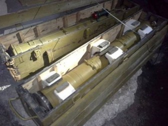 Бойцы "Киев-1" обнаружили тайник с противотанковыми управляемыми реактивными снарядами в Славянске
