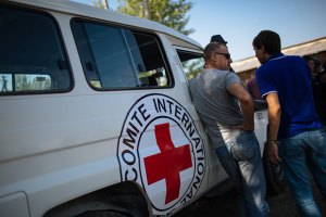 Красный Крест попал под обстрел возле Луганска