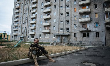 В Донецке слышны автоматные очереди и залпы орудий