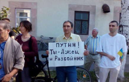 Митинг солидарности с Украиной прошел перед посольством РФ в Кишиневе