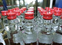 Житель Беларуси украл 20 бутылок водки и успел выпить их до задержания