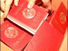 На незаконных выборах в Крыму голосуют и c советскими паспортами