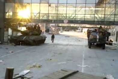 К донецкому аэропорту российские войска стягивают тяжелое вооружение, - Тымчук