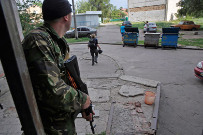 По Донецку периодически раздаются залпы из крупнокалиберного оружия