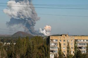 В пяти районах Донецка слышны залпы, - горсовет