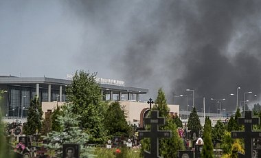 Аэропорт Донецка подвергся массированному обстрелу боевиков