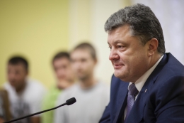 Порошенко одобрил отмену НДС на ввоз в Украину продукции военного назначения