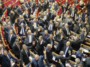В Раду пытаются попасть 55 сторонников "диктаторских законов"