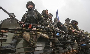 Боевики напали на колонну украинских военных
