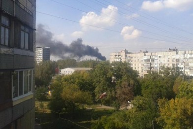 В Донецке в результате обстрела загорелся завод "Точмаш", - жители
