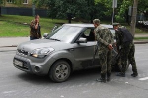 В Луганске боевики торгуют "отжатыми" авто за $3-5 тыс.