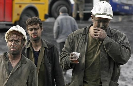 В "ЛНР" бюджетников и шахтеров заставляют выходить на работу, - источник