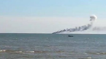 В результате обстрела пограничных катеров в Азовском море 2 членов экипажа считаются пропавшими без вести, - ГПС
