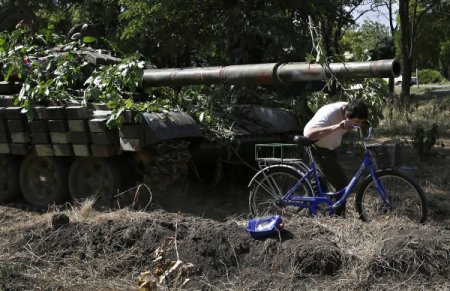Русские войска в захваченном Новоазовске (фото) Русские войска в захваченном Новоазовске (фото)